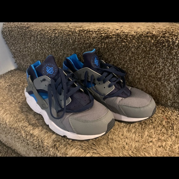 mens huarache sneakers